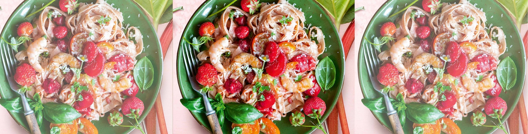 Dieses Bild zeigt die fertige Frühlingspasta mit Erdbeeren und Garnelen.
