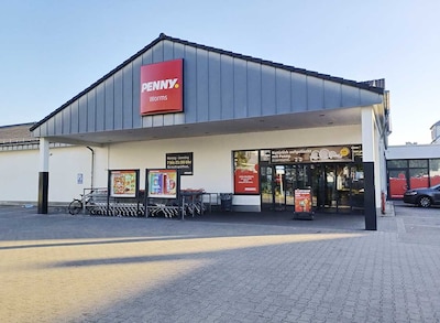 Sie sehen den Eingang vom Penny Markt in Worms, Schifferstraße 3