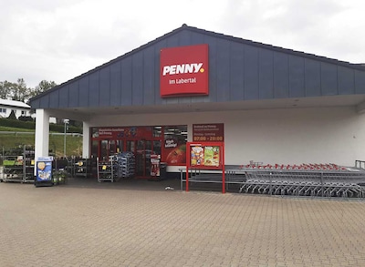 Sie sehen den Eingang vom Penny Markt in Mallersdorf-Pfaffenberg, Hohenbruckanger 1