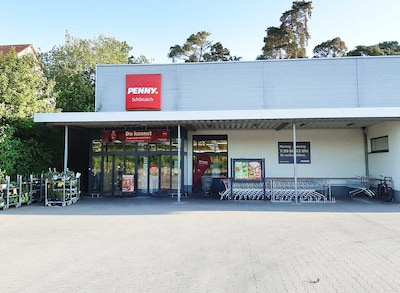 sie sehen den Eingang vom Penny Markt in Schoenaich Waldstr. 1