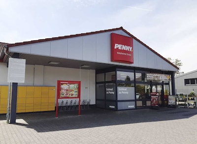 Sie sehen den Eingang vom Penny Markt in Limburg, Holzheimer Str. 92