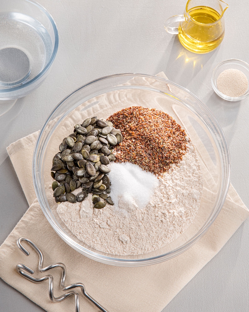 Dieses Bild zeigt die trockenen Zutaten in einer Schüssel.