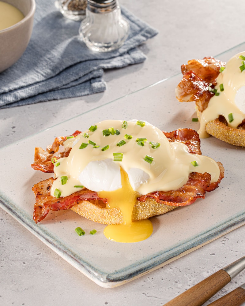 Dieses Bild zeigt die fertigen Eggs Benedict.