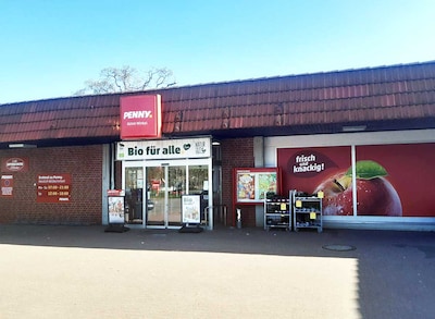 sie sehen den Eingang vom Penny Markt in Kluetz Boltenhagener Str. 11