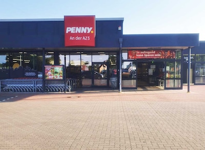 sie sehen den Eingang vom Penny Markt in Itzehoe Lindenstr. 196 A