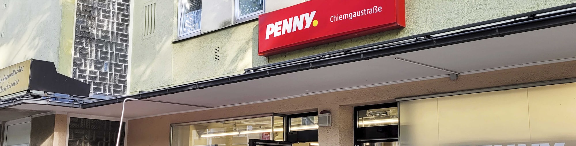 Sie sehen den Eingang vom Penny Markt in Muenchen/Obergiesing, Chiemgaustr. 52-54