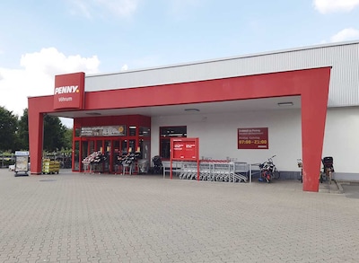 Sie sehen den Eingang vom Penny Markt in Peine, Herrenfelder Str. 41