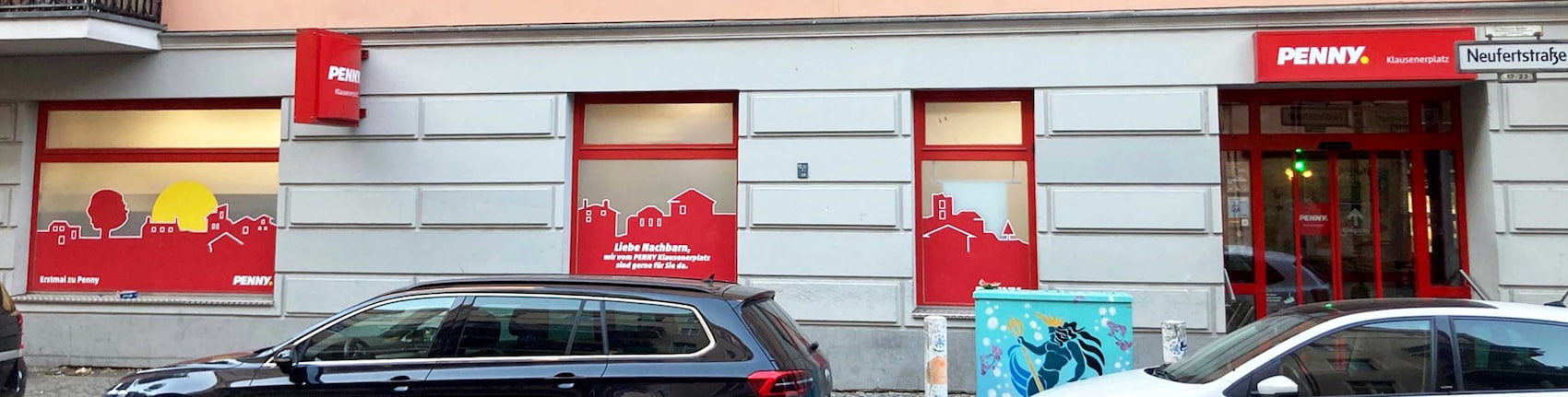 Sie sehen den Eingang vom Penny Markt in Berlin/Charlottenburg Klausenerplatz 7