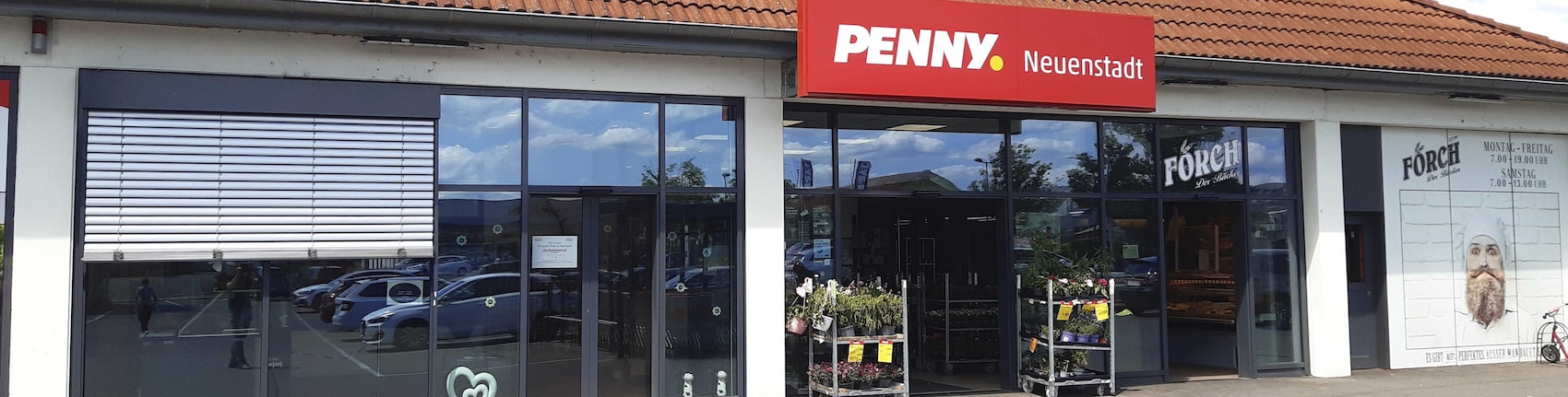 Sie sehen den Eingang vom Penny Markt in Neuenstadt Am Kocher Oehringer Str. 35