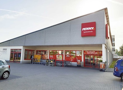 Sie sehen den Eingang vom Penny Markt in Passau Spitalhofstr. 76