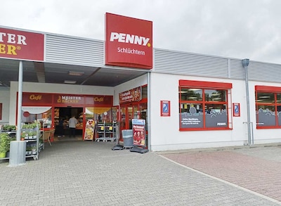 Sie sehen den Eingang vom Penny Markt in Schlüchtern Gartenstr. 50A  