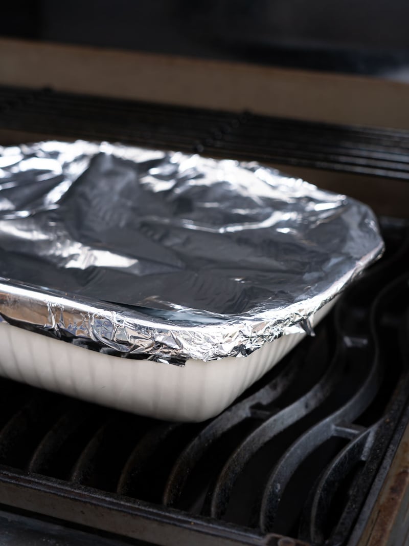 Dieses Bild zeigt wie alles mit Aluminiumfolie abgedeckt wird.