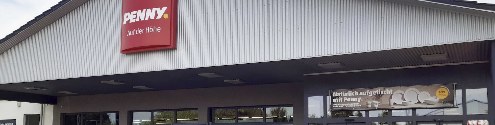 Sie sehen den Eingang vom Penny Markt in Huenfelden/Kirberg, Huenfeldener Hoehe 2