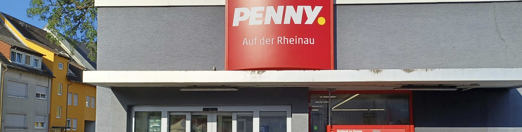 Sie sehen den Eingang vom Penny Markt in Mannheim/Rheinau Durlacher Str. 18-20 
