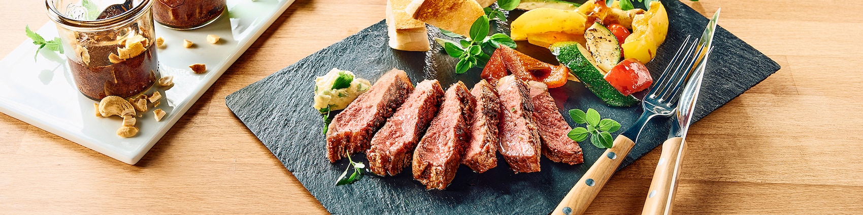 Auf diesem Bild siehst du unser Beef mit Paprika-Zucchini.