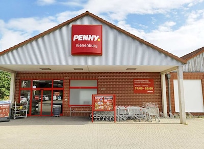 Sie sehen den Eingang vom Penny Markt in Goslar, Osterwiecker Str. 11