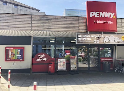 sie sehen den Eingang vom Penny Markt in Wuppertal Schloßstraße 65