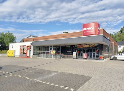 Sie sehen den Eingang vom Penny Markt in Solingen – Höhscheid Lüneschloßstr. 105