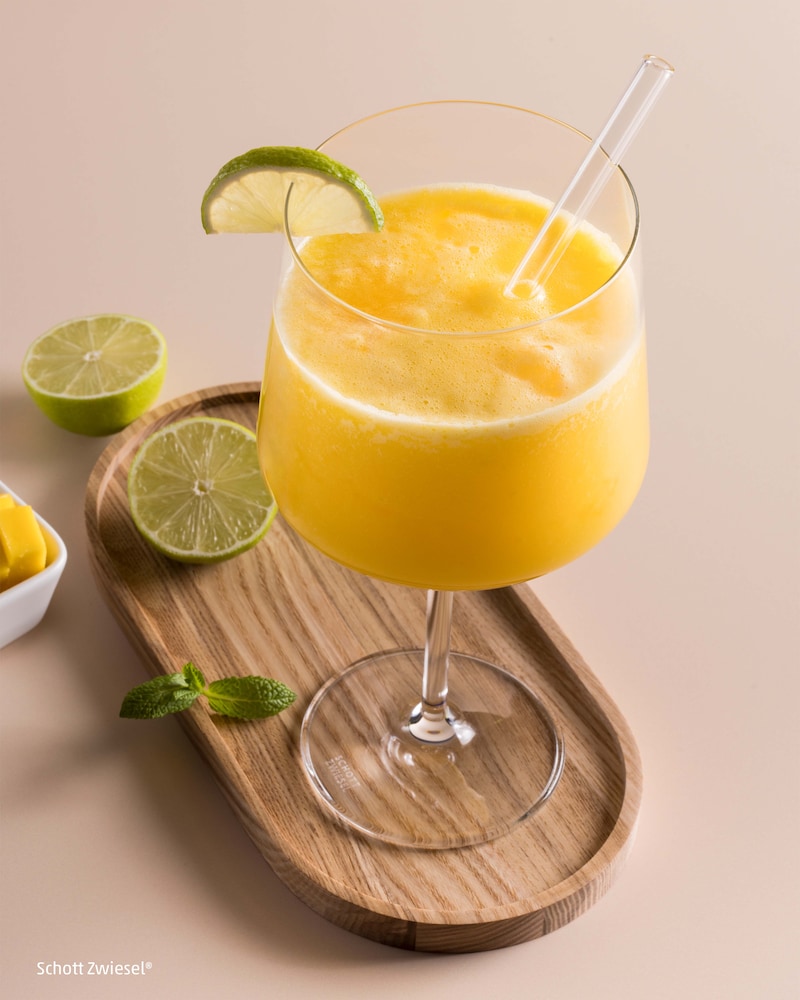 Dieses Bild zeigt den fertigen Mango-Limetten Mocktail.
