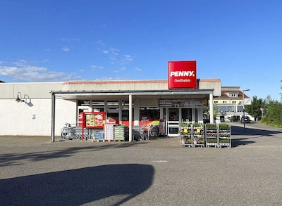 Sie sehen den Eingang vom Penny Markt in Oedheim Tannenstr./Pappelstr. 21