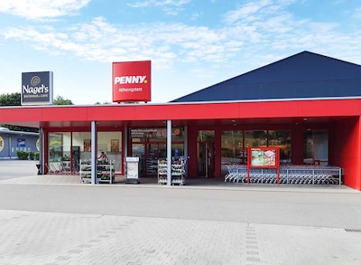 sie sehen den Eingang vom Penny Markt in Althengstett Himbergweg 1-3