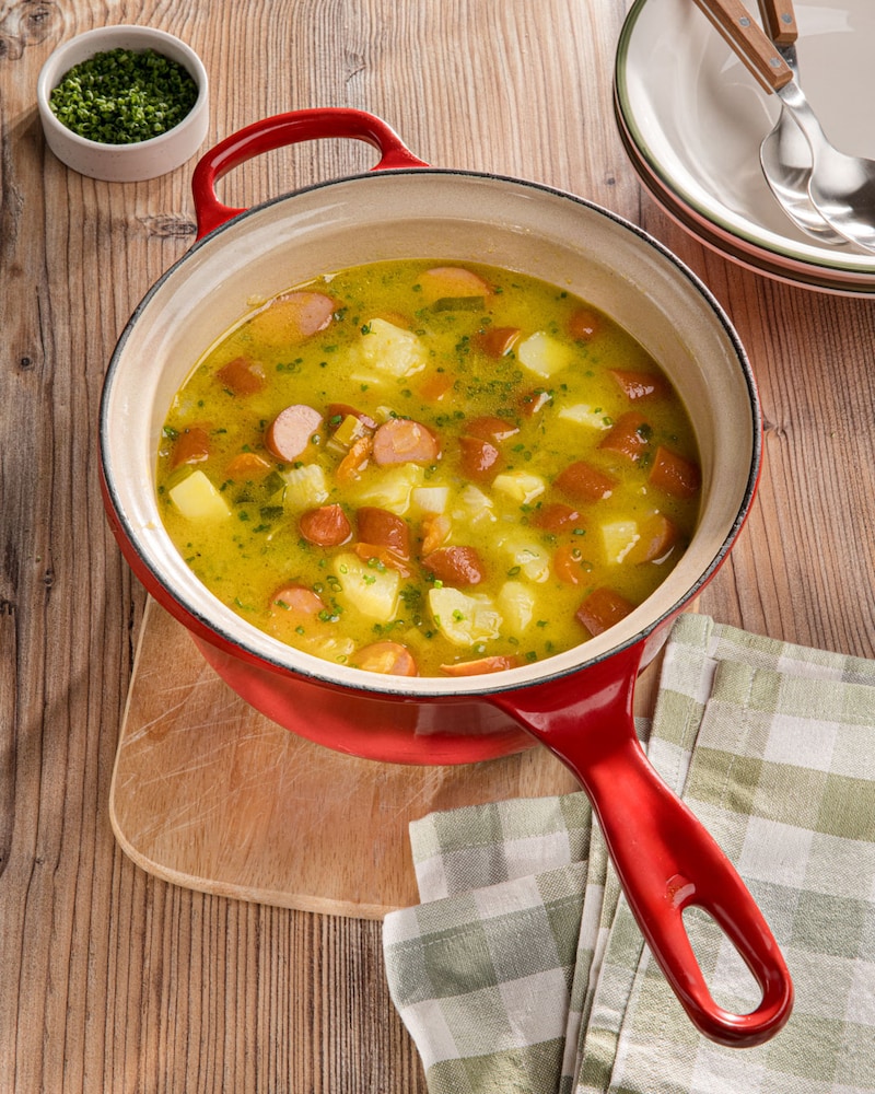 Dieses Bild zeigt die fertige klassische Kartoffelsuppe.