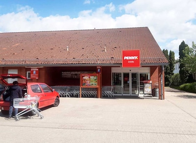 Sie sehen den Eingang vom Penny Markt in Crivitz Parchimerstr. 64