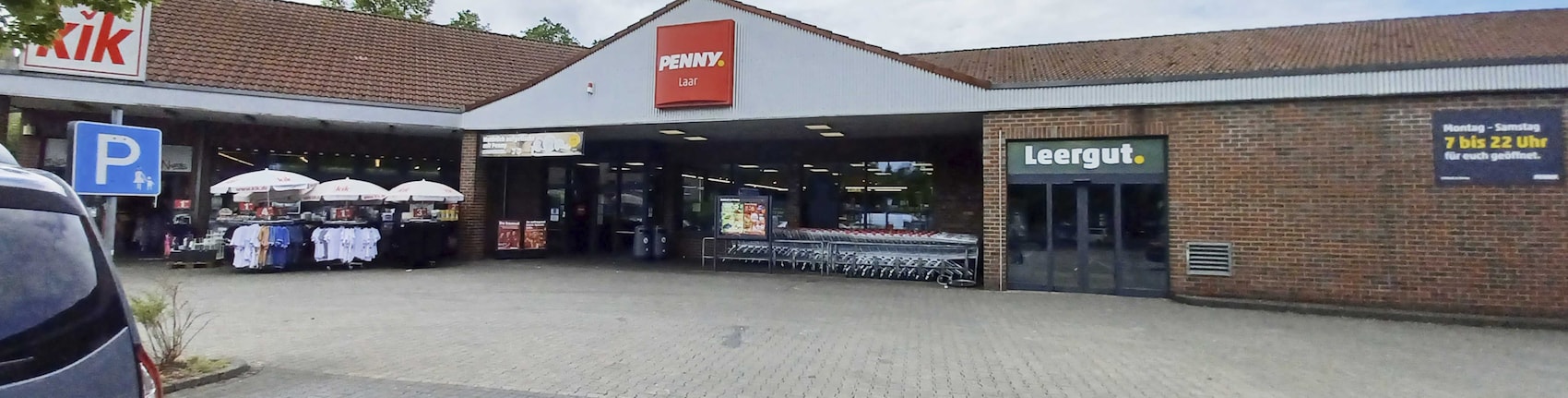 Sie sehen den Eingang vom Penny Markt Duisburg – Laar Austr./Werthstr. 1
