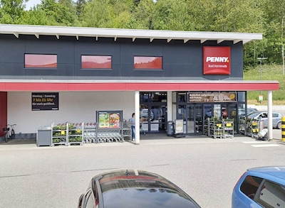 Sie sehen den Eingang vom Penny Markt in Bad Herrenalb, Ettlinger Str. 54