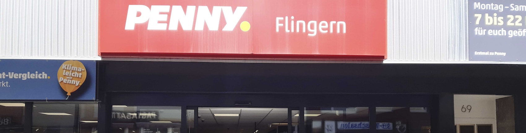 Sie sehen den Eingang vom Penny Markt Düsseldorf – Flingern Lichtstr. 69-71