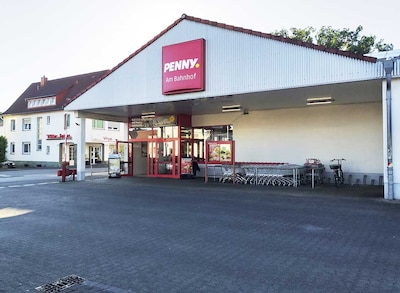 Sie sehen den Eingang vom Penny Markt in Schloss Holte-Stukenbrock, Sender Str. 8
