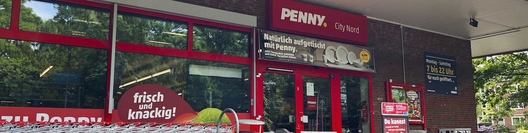 Sie sehen den Eingang vom Penny Markt in Hamburg/Winterhude, Hindenburgstr.54