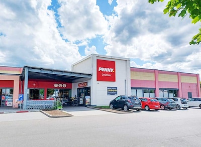 Sie sehen den Eingang vom Penny Markt in Deizisau Plochinger Str. 40-42