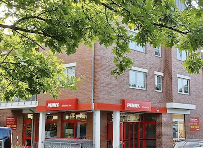 Sie sehen den Eingang vom Penny Markt Krefeld – Gartenstadt Alte Rather Str. 107