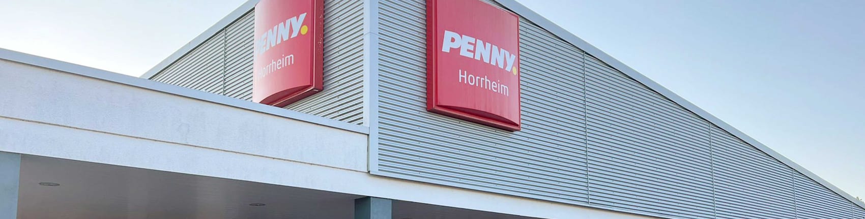 Sie sehen den Eingang vom Penny Markt in Vaihingen-Horrheim, Pforzheimer Str. 55
