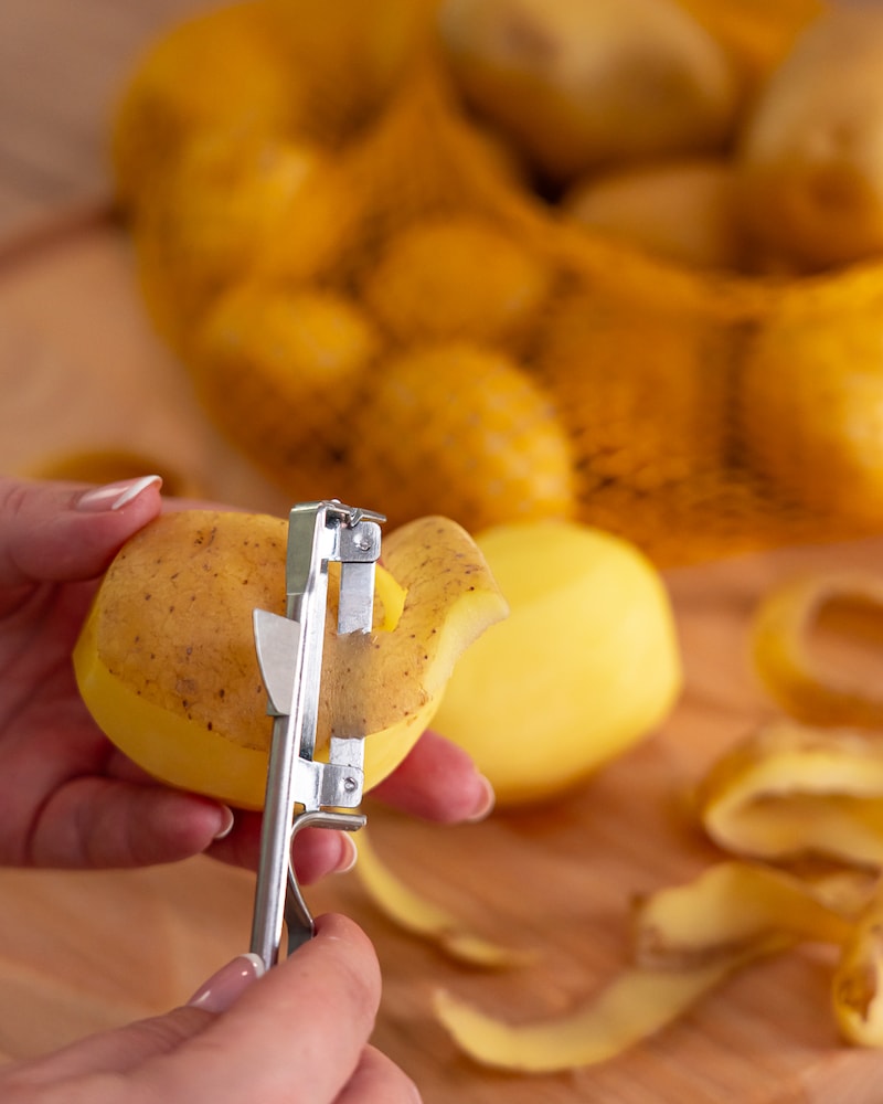 Schwedische Raggmunk mit Lachs und Kräuterschmand