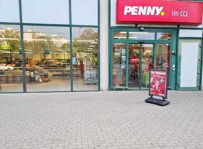 Sie sehen den Eingang vom Penny Markt in Langenhagen, Marktplatz 5