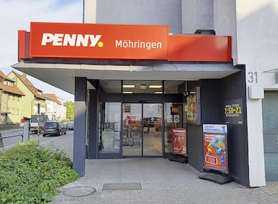 Sie sehen den Eingang vom Penny Markt in Stuttgart, Kleinknechtstraße 33
