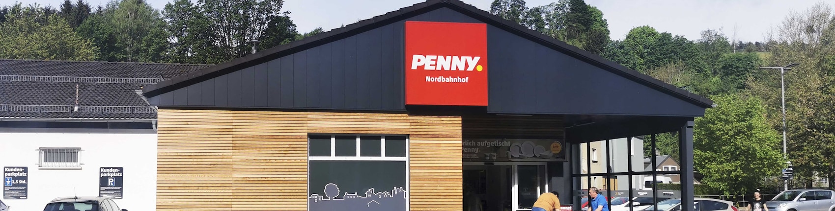 Sie sehen den Eingang vom Penny Markt in Klingenthal Auerbacher Straße 85