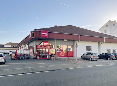 Sie sehen den Eingang vom Penny Markt in Neustadt, Branchweilerhofstr. 51