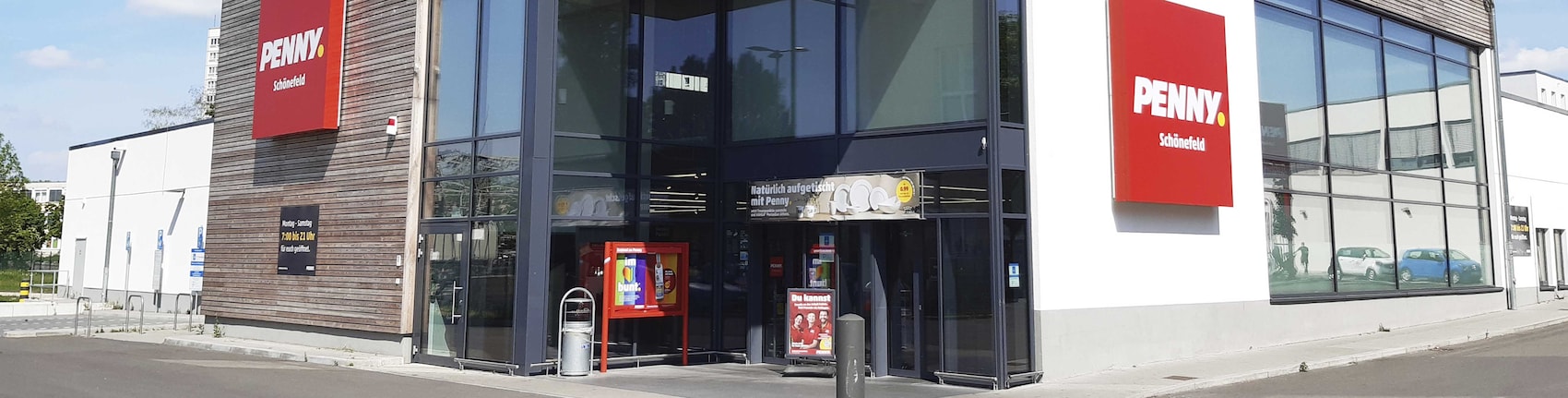 Sie sehen den Eingang vom Penny Markt in Leipzig, Poserstraße 2