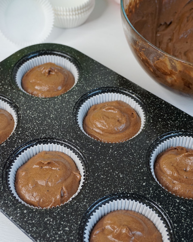 Dieses Bild zeigt den Teig in der Muffinform.