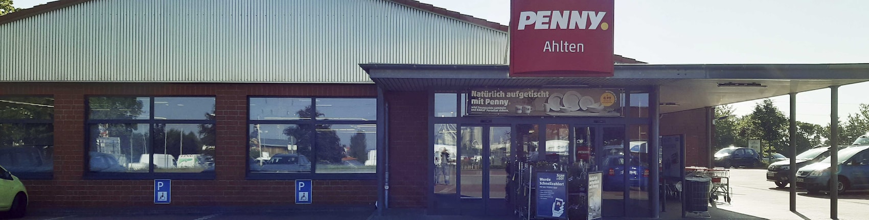 Sie sehen den Eingang vom Penny Markt in Lehrte/Ahlten, Hannoversche Str. 41
