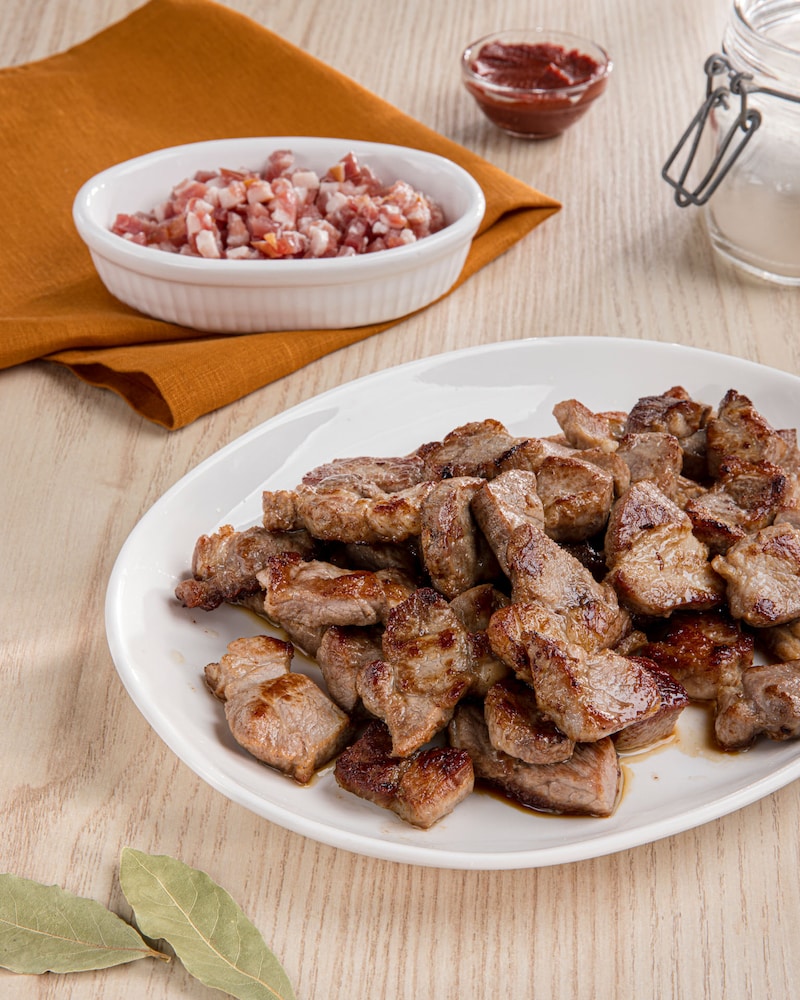 Dieses Bild zeigt angebratenes Schweinefleisch.