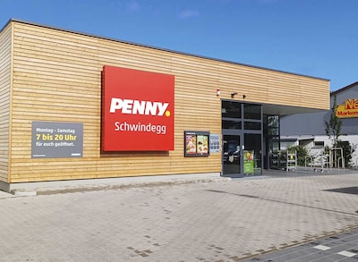 Sie sehen den Eingang vom Penny Markt in Schwindegg, Flurstr. 2
