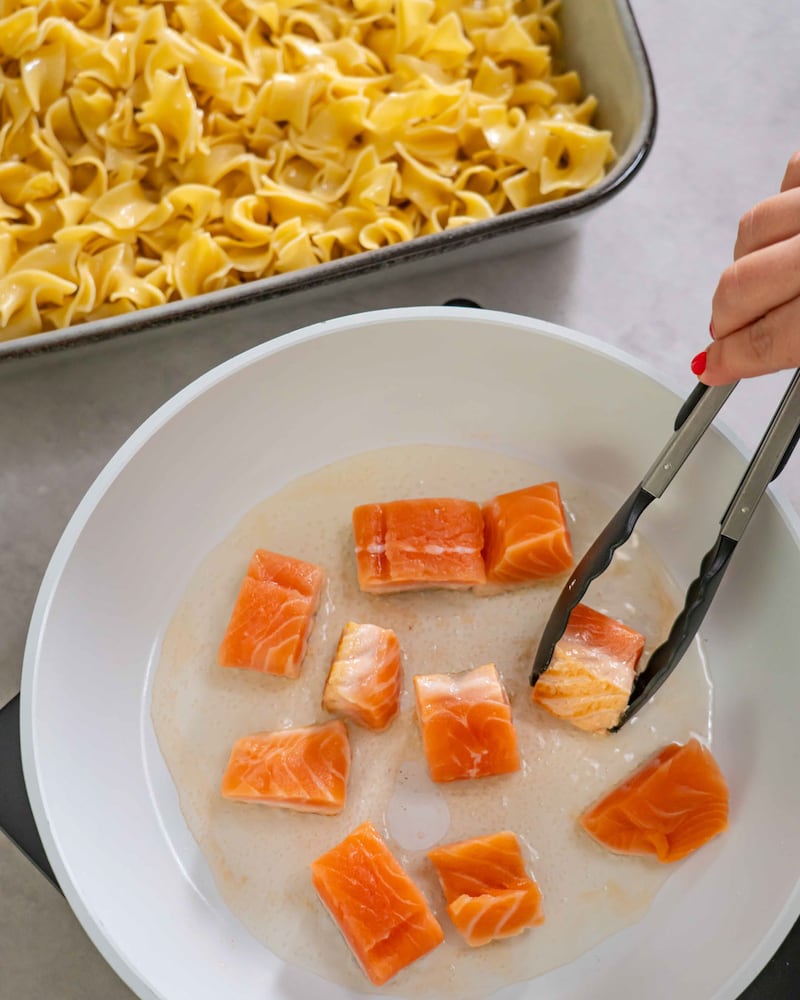 Diese Bild zeigt den Lachs geschnitten.