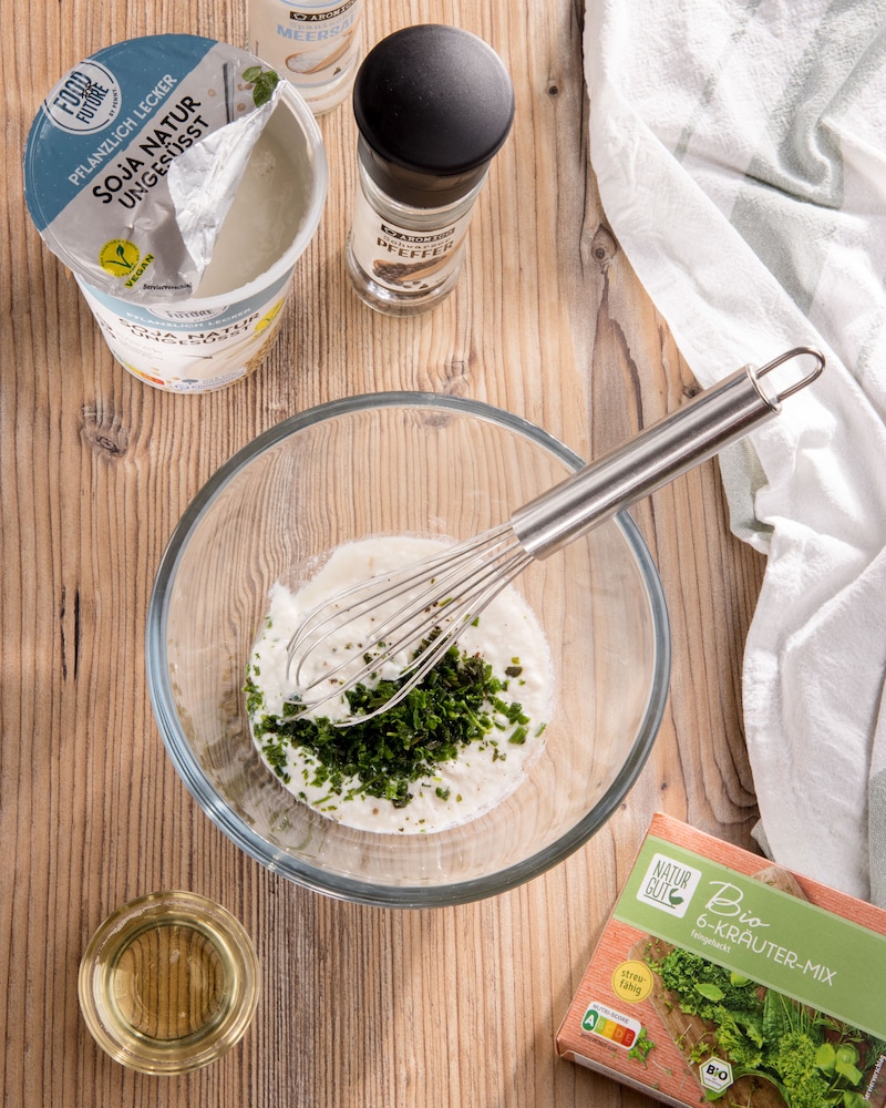 Dieses Bild zeigt die Zutaten für das Joghurt Dressing.