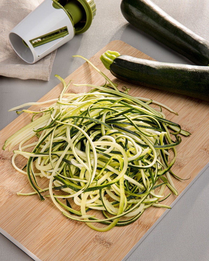 Dieses Bild zeigt die fertigen Zucchini Nudeln.