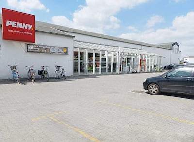 Sie sehen den Eingang vom Penny Markt in Hoyerswerda Hoffmann-Von-Fallersleben-Str. 47