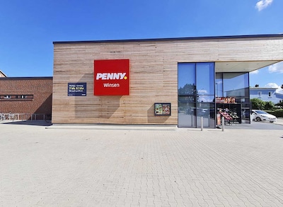 Sie sehen den Eingang vom Penny Markt in Winsen (Luhe), Lüneburger Straße 77